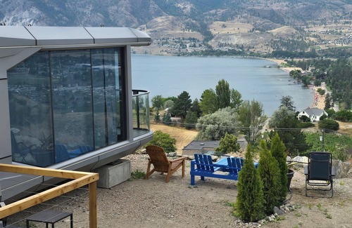 Okanagan-Similkameen Villa | Modern unit 777 on a vineyard breathtaking view over Skaha lake, Penticton