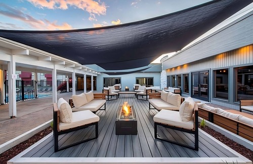 Tri-Cities Resort | Modern Unit at Red Lion Hotel Kennewick Columbia Center, w/Pool, FREE Parking!