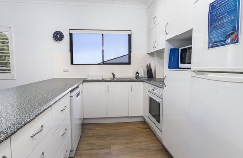 Bongaree Apartment | Modern Unit with Penthouse Views