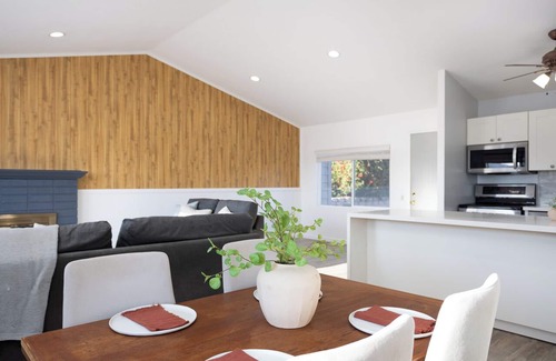 Santee House | Modern, Updated House In Santee with Wifi, AC, and Yard