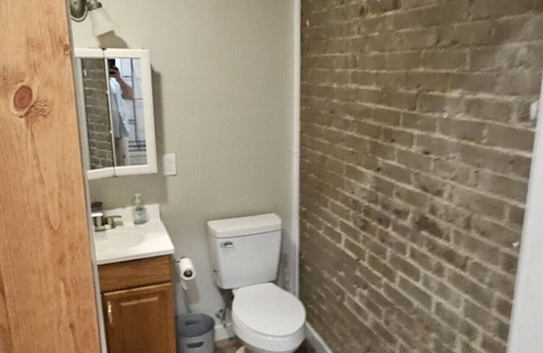 Maryville Apartment | Modern & Upscale 1BR Apartment in GREAT Location!