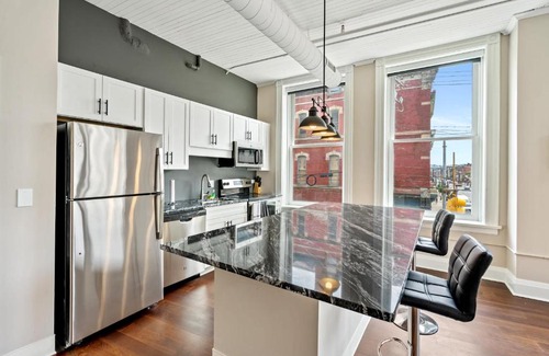 South Side Flats Apartment | Modern Upscale 1BR Apartment in Carson by Stay Gia