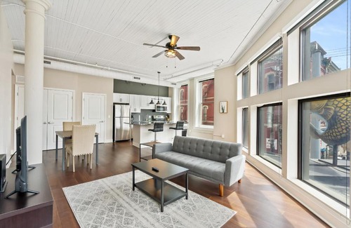 South Side Flats Apartment | Modern Upscale 1BR Apartment in Carson by Stay Gia