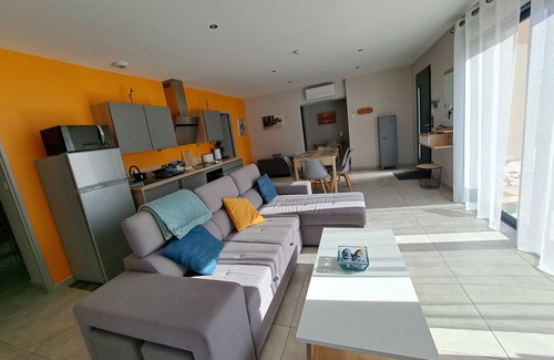 Chatuzange-le-Goubet Villa | Modern vacation villa Drome jacuzzi/spa 5 places/equipped/air-conditioned