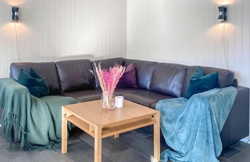 Hemsedal Apartment | Modern vacation apartment with sauna and terrace.