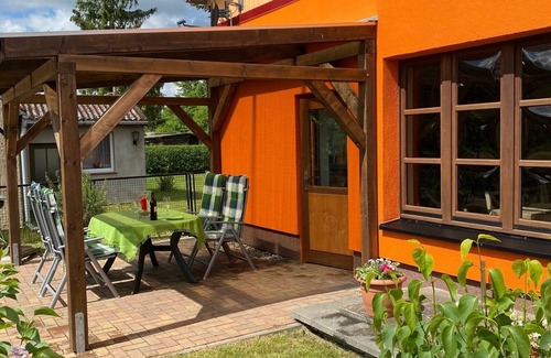 Fleeth Condo | Modern vacation apartment 250 m to the lake, south-facing terrace and barbecue, fully fenced.