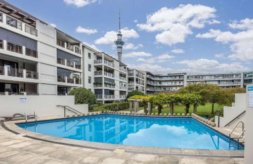 Auckland Central Business District Apartment | Modern Viaduct Apartment w pool gym Skytower views