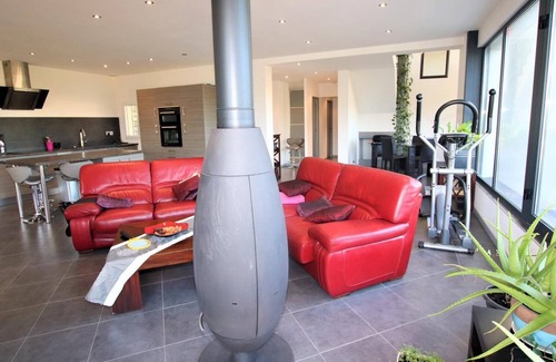 Marnhagues-et-Latour Villa | Modern villa with spa in the heart of nature
