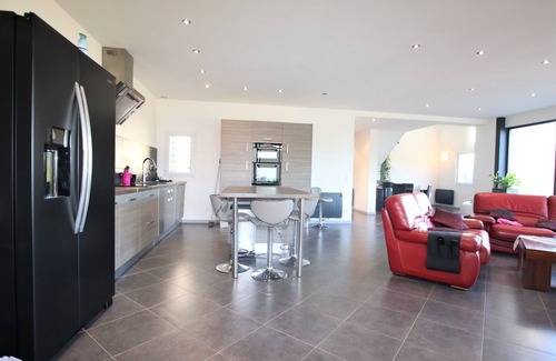 Marnhagues-et-Latour Villa | Modern villa with spa in the heart of nature