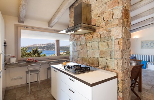 Santa Reparata Villa | Modern Villa "I Graniti" Close to Beach with Sea View, Patio, Air Conditioning and Wi-Fi