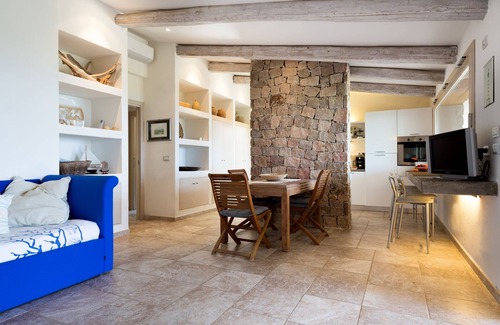 Santa Reparata Villa | Modern Villa "I Graniti" Close to Beach with Sea View, Patio, Air Conditioning and Wi-Fi
