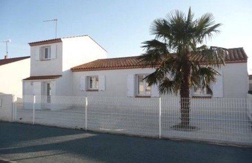 LʼAiguillon-sur-Mer House | Modern Villa with Sunny Terrace Near Beach & Shops - Pet Friendly