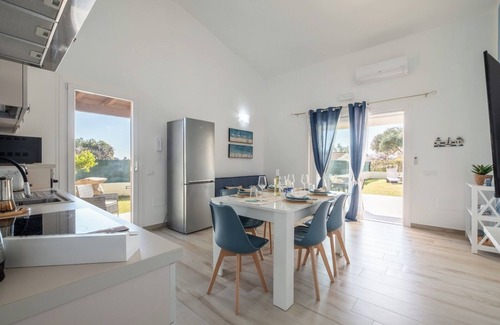 Costa Rei Villa | Modern villa 5 minutes walk from the beach - AC, WIFI, BBQ and FREE PARKING