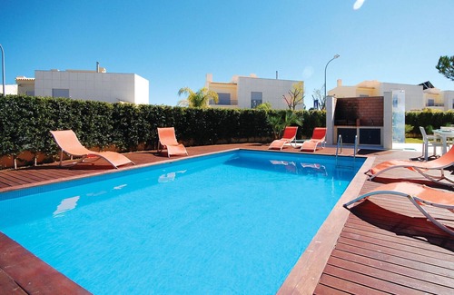 Santa Eulalia Villa | Modern villa central Albufeira w/ private heatable pool, BBQ, AC, WiFi