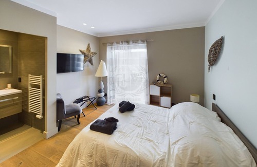 Les Brugassieres Villa | Modern Villa with Plenty of Charm