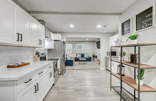 Northside House | Modern Villa-Hidden Gem-12 Min From Downtown