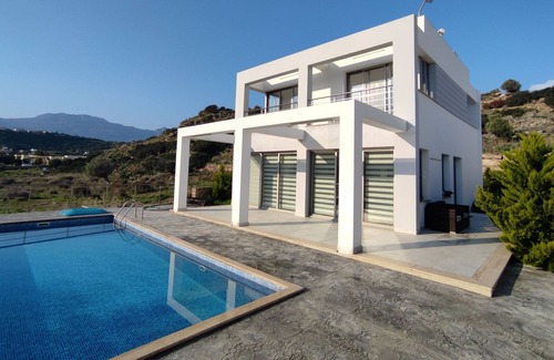Gozubuyuk Villa | Modern villa in Alagadi