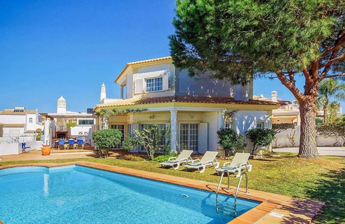 Gale Villa | Modern villa in great location close to amenities