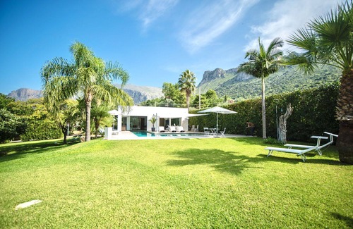 Terrasini Villa | Modern Villa in Sicily with Pool