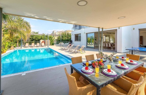 Polis Villa | Modern villa, perfect for large families