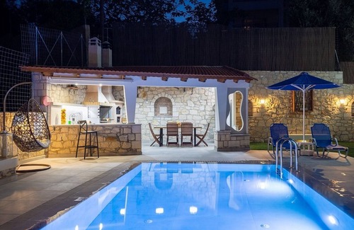 Xiro Chorio Villa | Modern Villa set in a Natural Area - Mountain & Sea Views, A/C, Private Pool, 10mins from Rethymno!