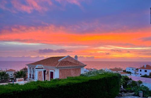 Praia das Macas House | Modern Villa Steps Away From The Beach