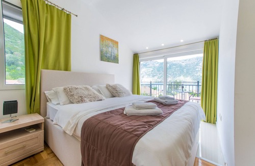 Prcanj Villa | Modern villa with a great view and swimming pool with heated jacuzzi