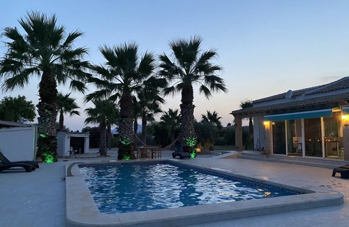 Catral Villa | Modern villa with large garden and heated pool near the sea