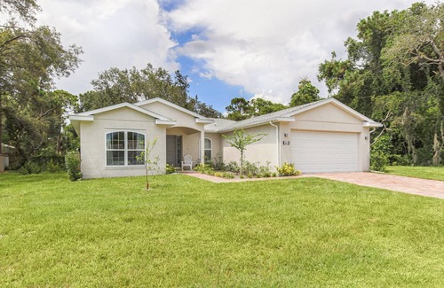 South Venice House | Modern villa with large pool! Free Wifi!
