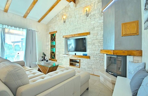 Nova Vas Villa | Modern villa with pool and whirlpool in Istria