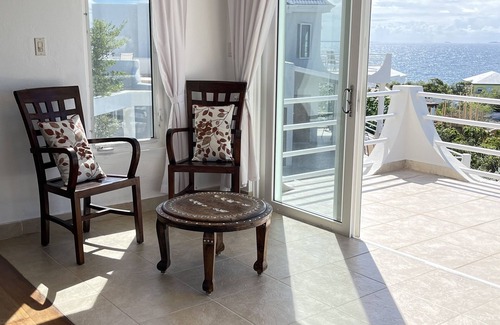 East End Village Villa | MODERN VILLA WITH POOL AND STUNING OCEAN VIEWS