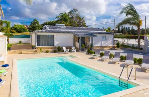 Trappeto Villa | Modern Villa with Pool in Sicily with A/C