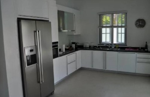 Nong Kae Villa | Modern villa with private pool near golf course