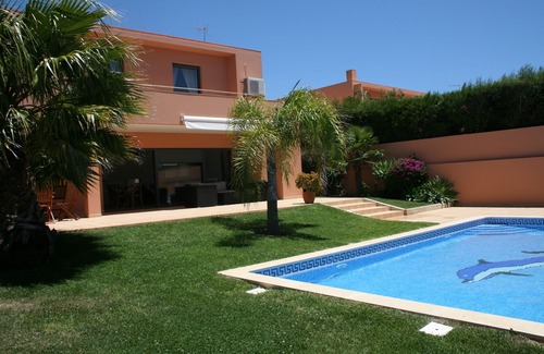 Ameijeira Villa | Modern Villa with Private Pool, 15 walk from Lagos Old Town
