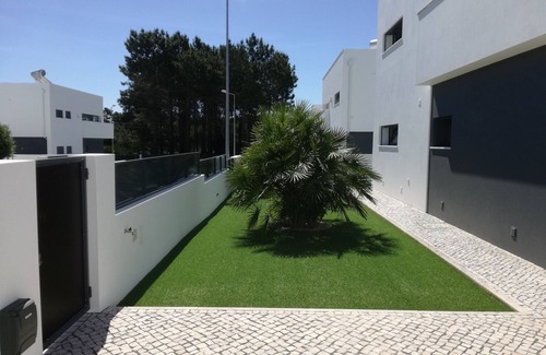 Nadadouro Villa | Modern villa with swimming pool and terrace, near the Bay of Obidos