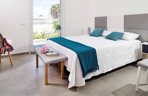 Marsala Villa | Modern villa with swimming pool, Sicily