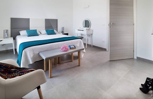 Marsala Villa | Modern villa with swimming pool, Sicily