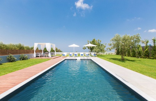 Skouloufia Villa | Modern Villa with Unique Architecture & Captivating Sunsets