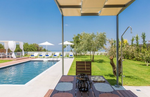 Skouloufia Villa | Modern Villa with Unique Architecture & Captivating Sunsets