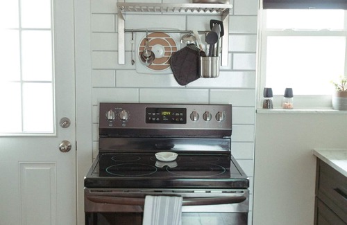 Westerville Apartment | Modern, Warm, Chic Flat in Westerville