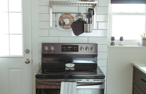 Westerville Apartment | Modern, Warm, Chic Flat in Westerville
