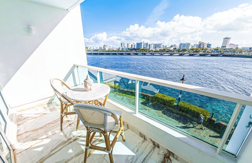 Puerta de Tierra Apartment | Modern Waterfront Studio w/Balcony – San Juan Tropical Escape