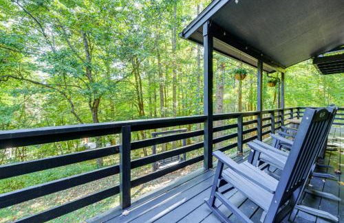 Hemphill Heights House | Modern Waynesville Cabin about 9 Mi to Lake Junaluska!