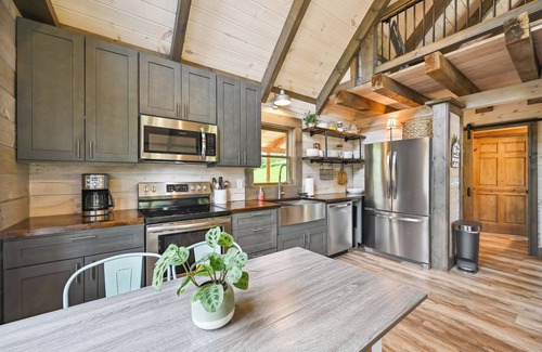 Burks Fork Cabin | Modern Willis Cabin Retreat: 24-Acre Working Farm!