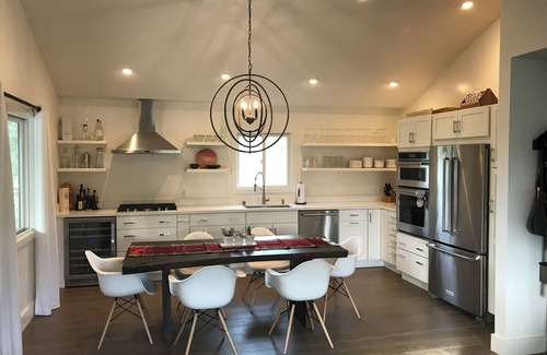 Sonoma House | Modern Wine Country Home, Walking Distance to downtown Sonoma Square!