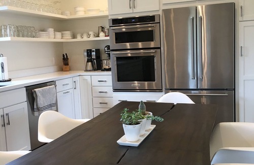 Sonoma House | Modern Wine Country Home, Walking Distance to downtown Sonoma Square!