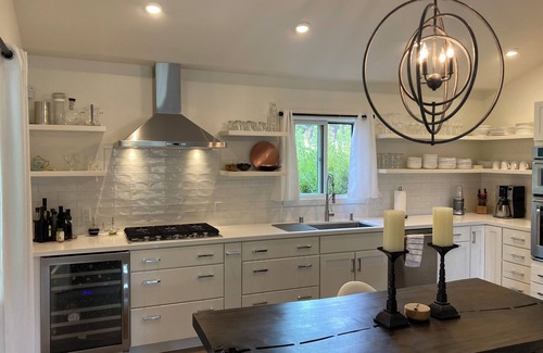 Sonoma House | Modern Wine Country Home, Walking Distance to downtown Sonoma Square!