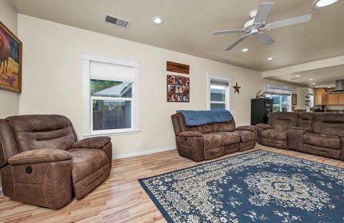 Cloverdale House | Modern Wine Country Bungalow, Walk to Downtown