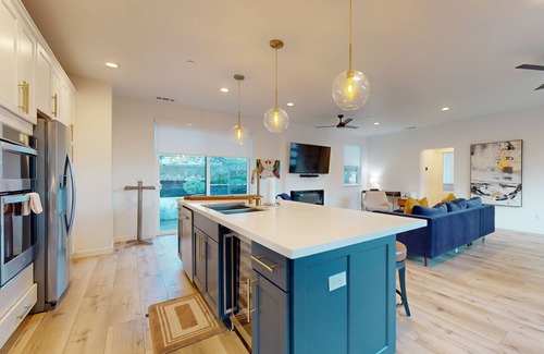 Glen Ellen House | Modern Wine Country home w/private hot tub & mountain views, close to wineries