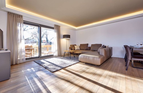 Murnau am Staffelsee Apartment | MODERN with FLAIR of TRADITION-1st floor - opt. 3 p - south balcony, WLAN, SAUNA HAUS-NEW